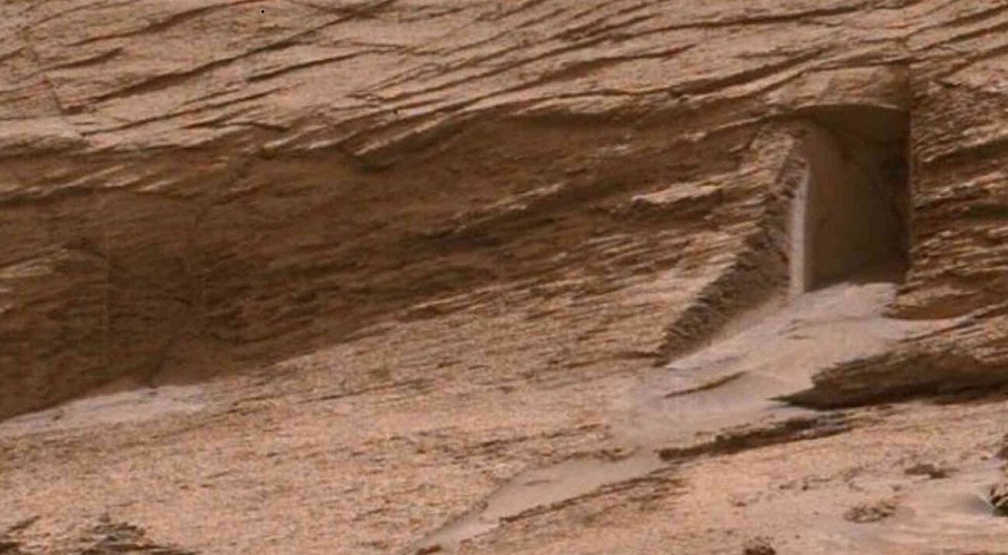 Shocking Astro Revelation: NASA shows a mysterious door on Mars