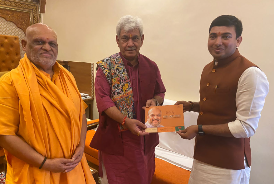 LG Manoj Sinha Receives Blessings of Vishweshwaranand Giri Ji Maharaj