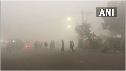 Weather Update: Dense Fog In Delhi Before New Year, Temperature Reaches 4 degree, Frozen Snow In Mount Abu