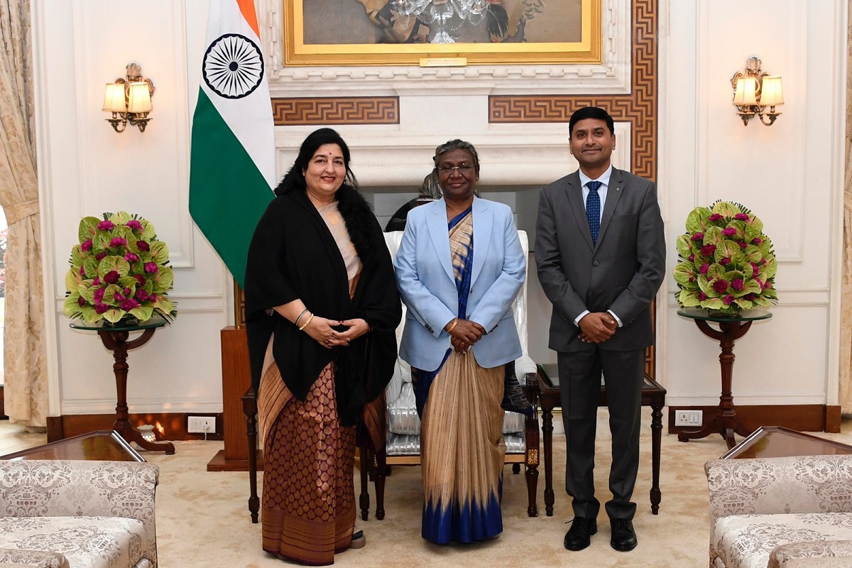 Anuradha Paudwal Meets President Droupadi Murmu Ahead Of Her NGO Suryodaya Foundation; President Appreciates Her Efforts