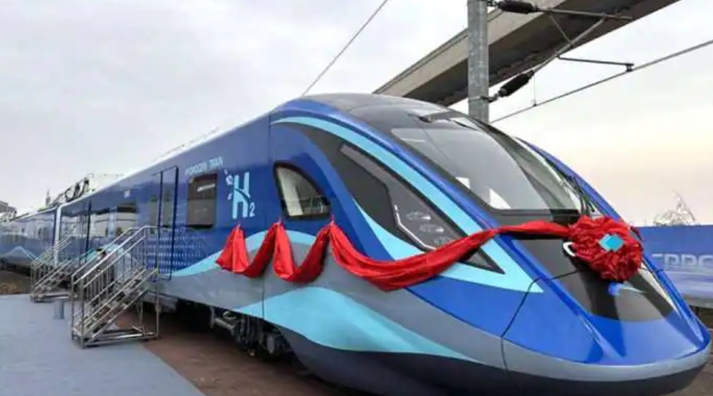 Asia's first hydrogen train launched by China