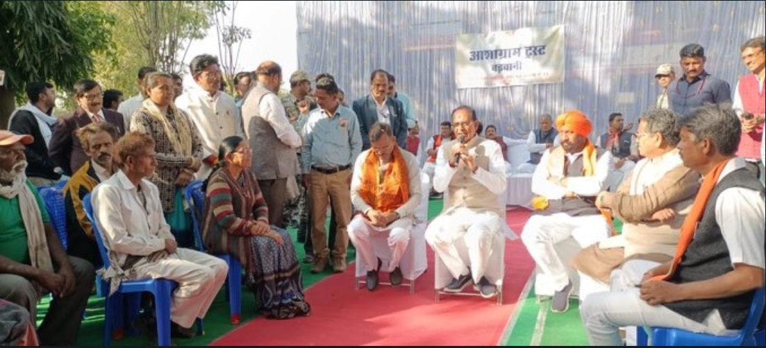 Inspection of under-construction houses of 66 leprosy patients in Asha village by CM Chouhan