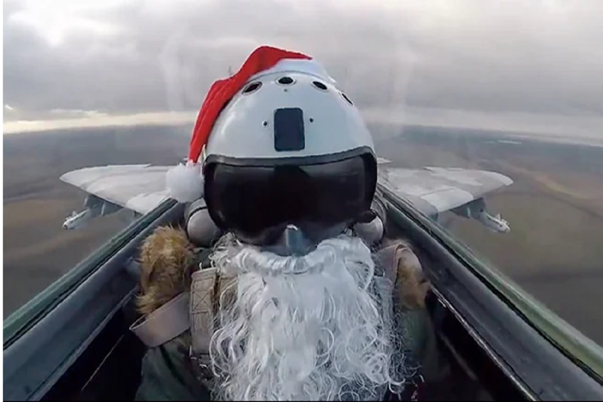 Viral Video: Ukrainian MiG-29 Fighter Jet Seen Firing Missiles in Russian Territory; Dressed Like A Santa; Check The Netizen’s Reaction