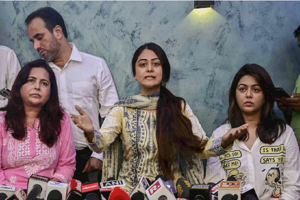 Actor Sheezan's family holds a press conference