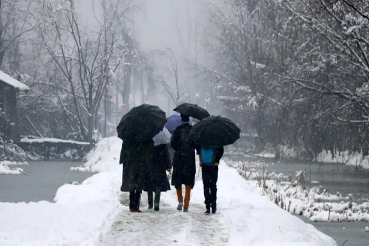 Western disturbance likely to cause rainfall/snowfall in Himalayan region; cold wave to hit Delhi again in next 2 days