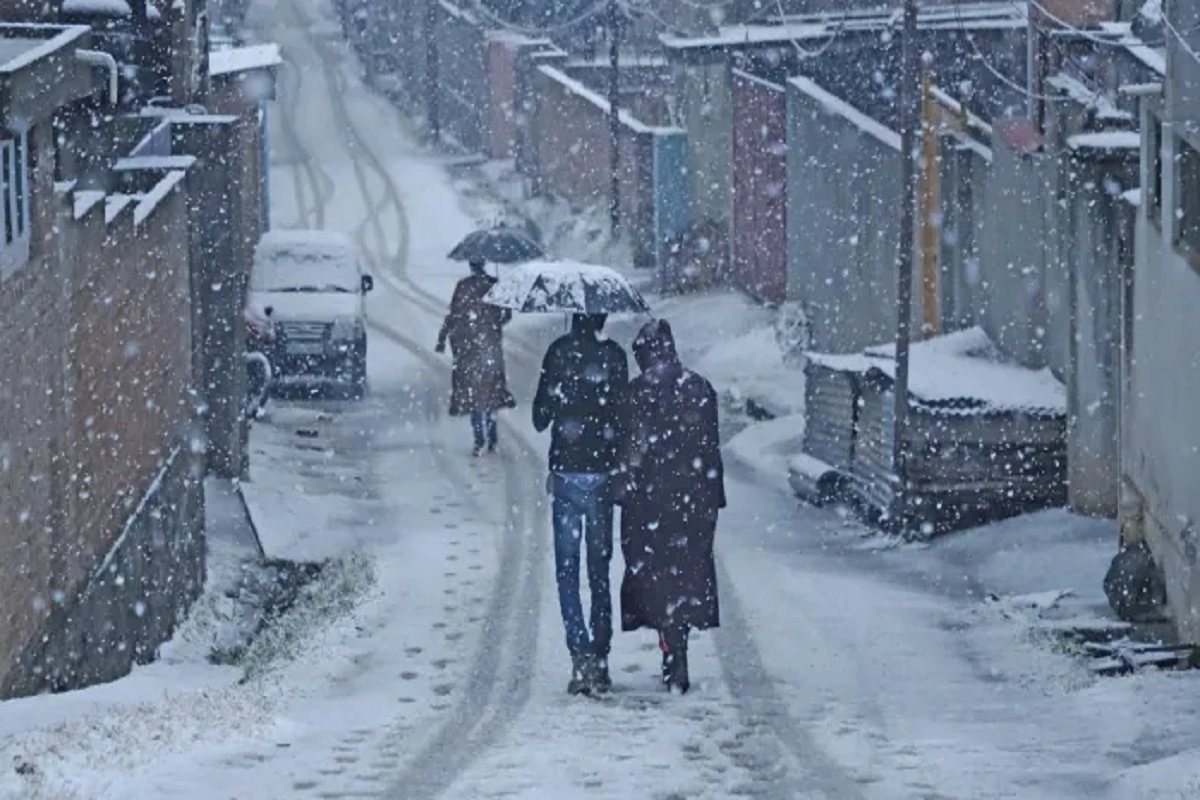 Snowfall and light rain to be witnessed in northern region, says IMD report