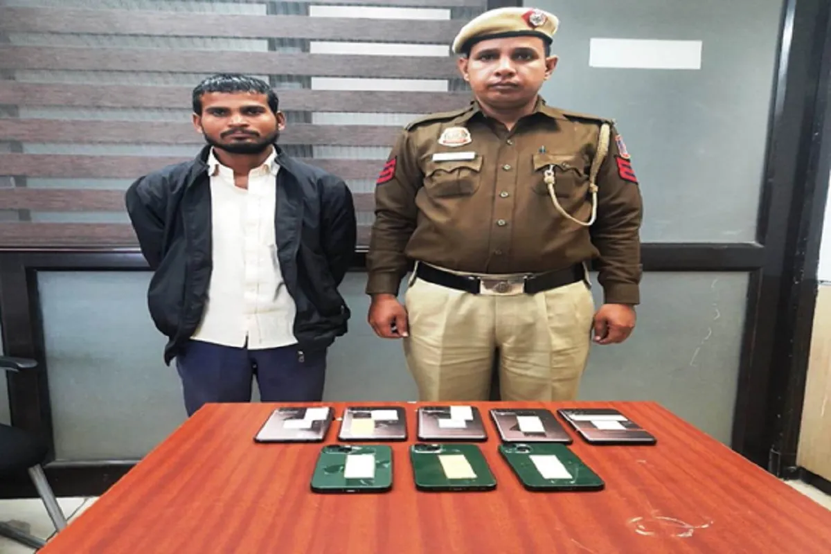 Mobile Phone Theft Gang Busted! Another Eight Phones Recovered From The Accused on IGI Airport Police Remand