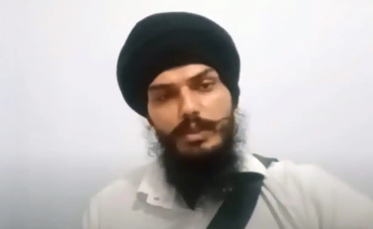 Amritpal Singh Goes Live On YouTube, Says – “I Am Not Surrendering”