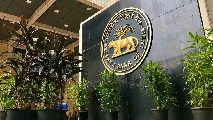 RBI Imposes Penalty On Amazon Pay For Violation Of Norms