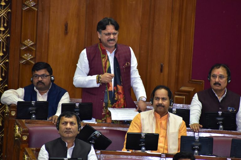 BJP MLA Rajeshwar Singh Praises Yogi Government For Budget