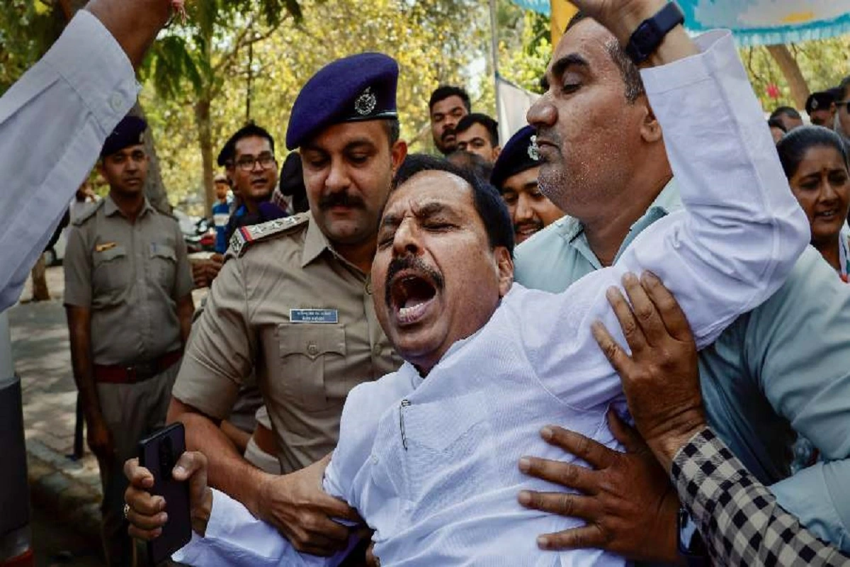 Gujarat Police Detained Congress Officials During ‘Sankalp Satyagraha’