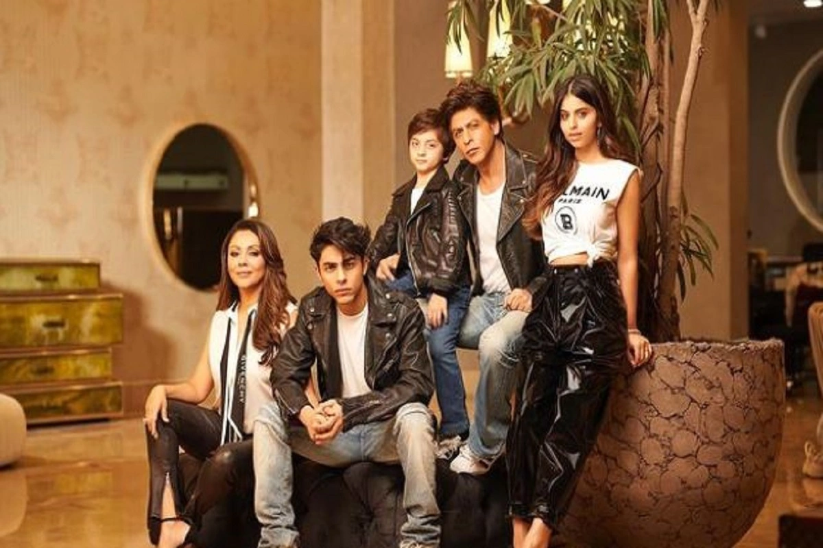 Gauri Khan Shares Family Portrait With Shah Rukh, Suhana, Aryan And AbRam After The Viral Pics Of The Khans