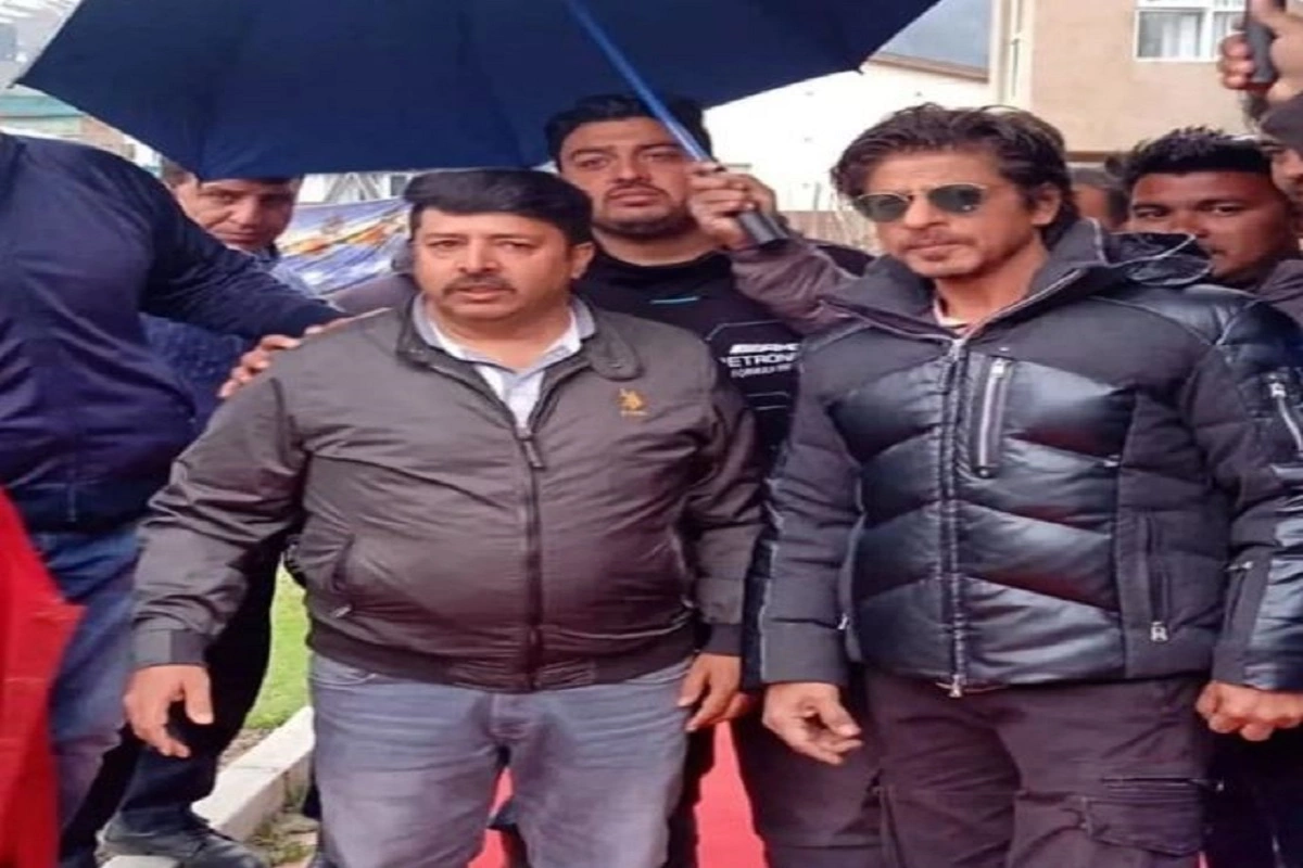 Shah Rukh Khan Shoots With Taapsee Pannu In Kashmir, Video Goes Viral