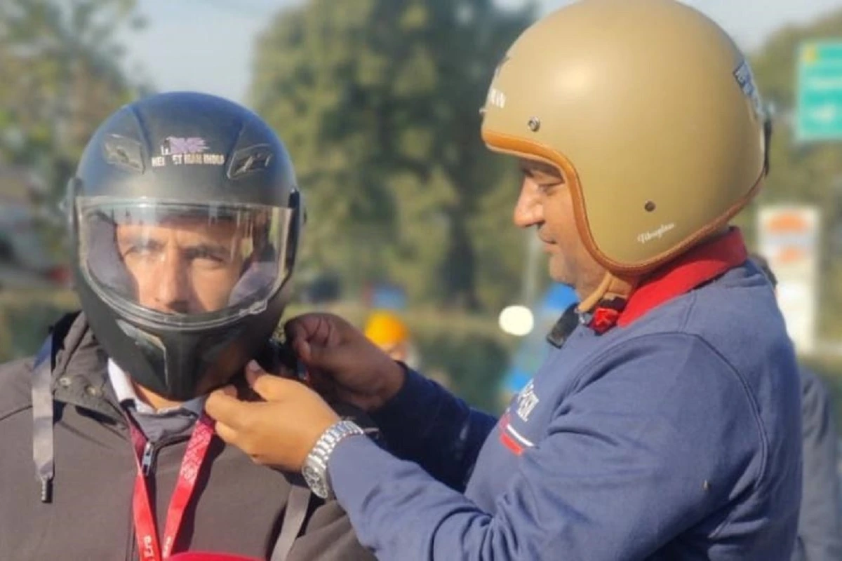 A Step Towards Humanity & Safety! Know The Story Of Viral ‘Helmet Man of India,’ Who Distributes Free Helmets