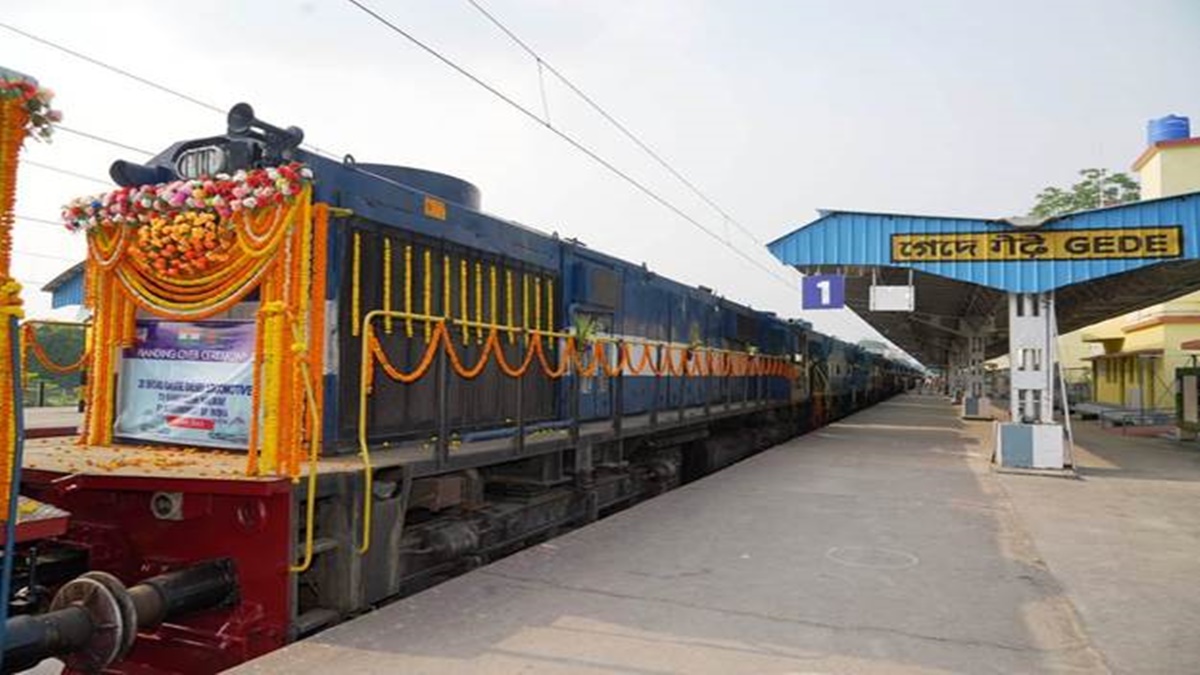 To Strengthen Bilateral Relations And Better Connectivity, Indian Railways Hands Over 20 Broad Gauge Locomotives To Bangladesh