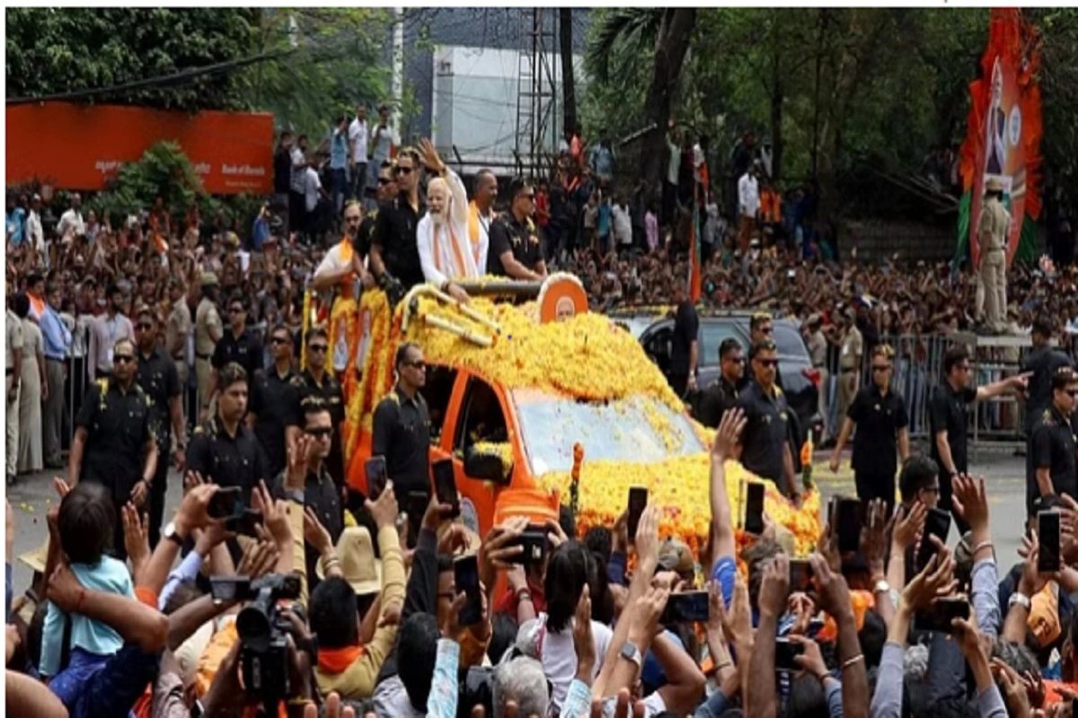 Karnataka Polls: PM Modi Stages A Spectacular Road Show In Bengaluru For The Second Day