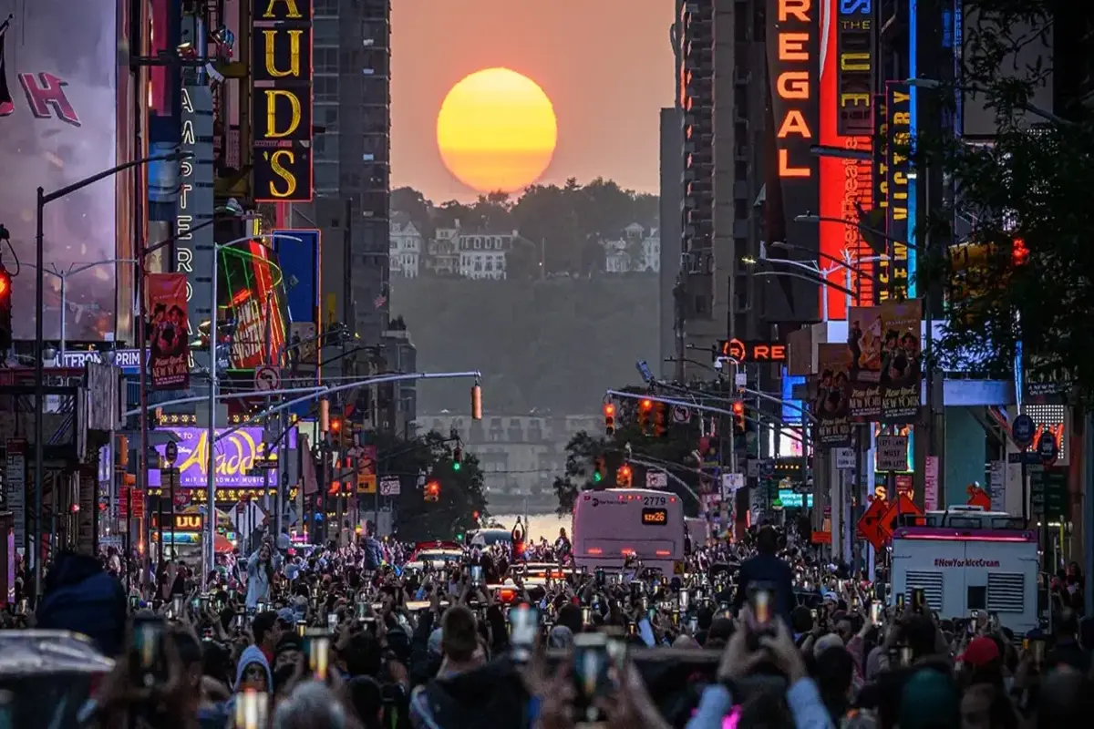 As Manhattanhenge Illuminates City, New Yorkers Chase Sunset