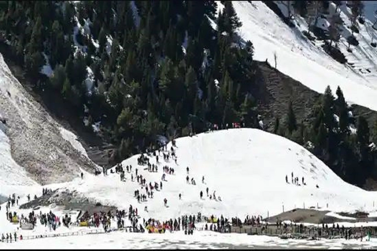 Tangmarg And Gulmarg Transforms Into J-K’s Tourist Spot Amid Its Beautification