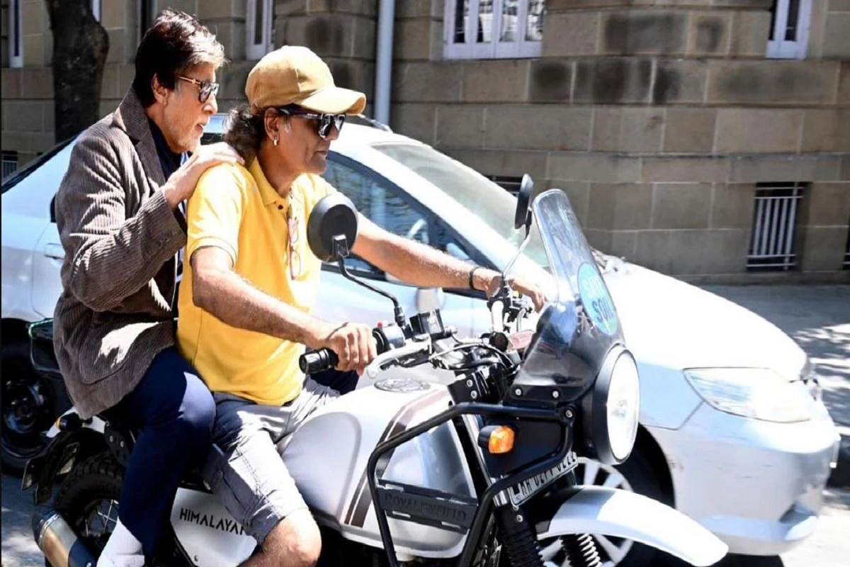 Amitabh Bachchan takes a bike ride as he gets late for work.