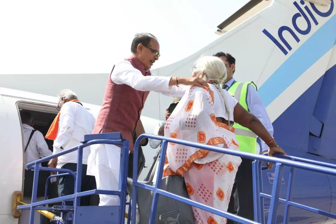 Madhya Pradesh Became The First State In The Country To Provide Air Travel To Pilgrims, CM Shivraj Singh Chouhan Flagged Off Indigo Aircraft