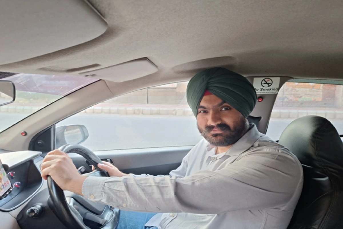 This 21st Century Young Graduate Cab Driver Is Face Of New India, Who Will Not Stop At Anything To Create Better life!