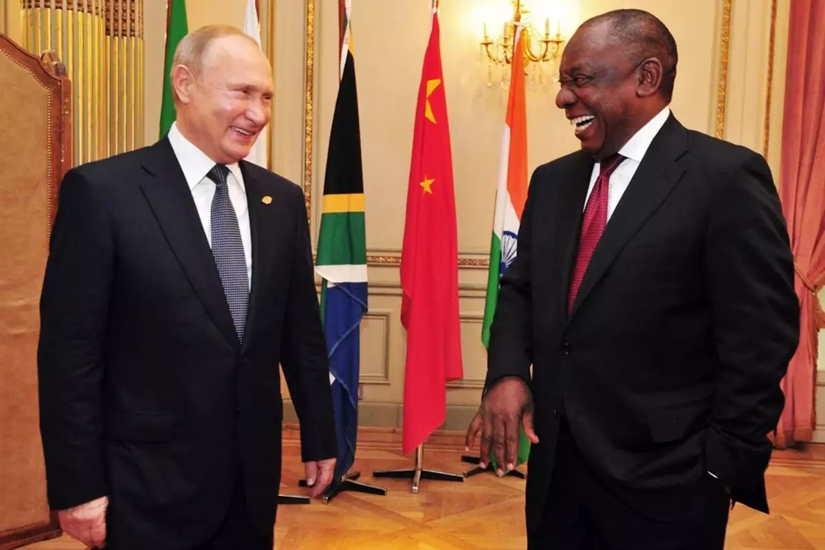 Cyril Ramaphosa with Vladimir Putin