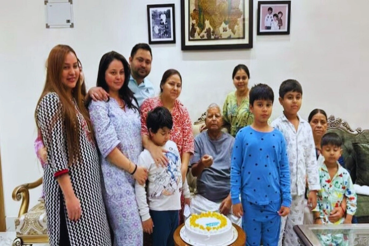 Oh My God! Lalu Turns 76, His Admirers And Family Celebrate