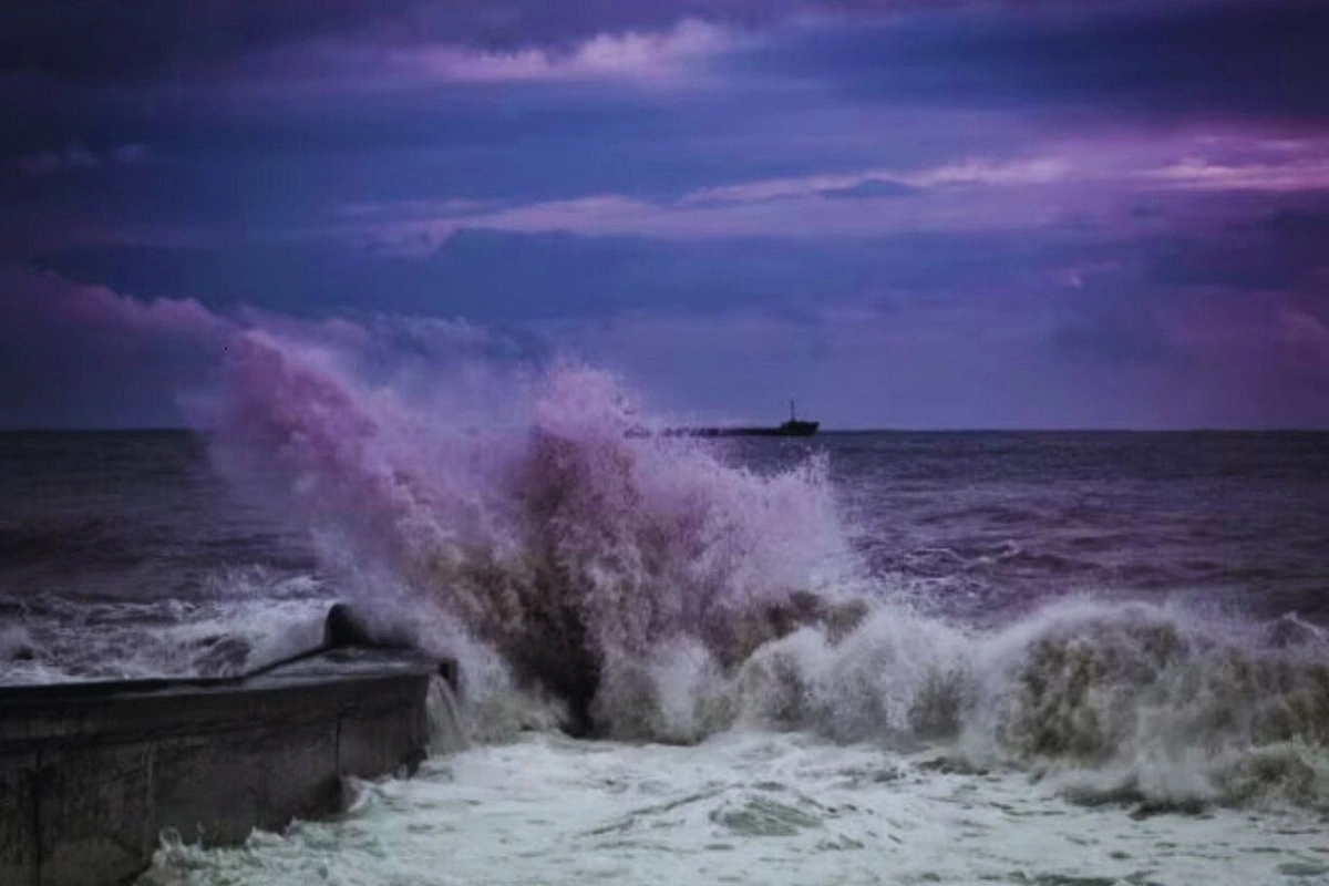 Biparjoy Begins Making Landfall In Gujarat’s Kutch Region Close To Jakhau Port