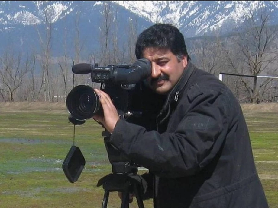 Meet Mushtaaque Ali Ahmad Khan, A Kashmiri Maestro Illuminating The World Of Performing Arts