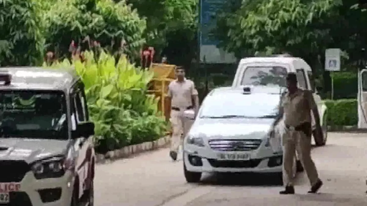Daylight Murder In Delhi: A Young Girl killed By Rod Near Aurobindo College; Accused Absconding