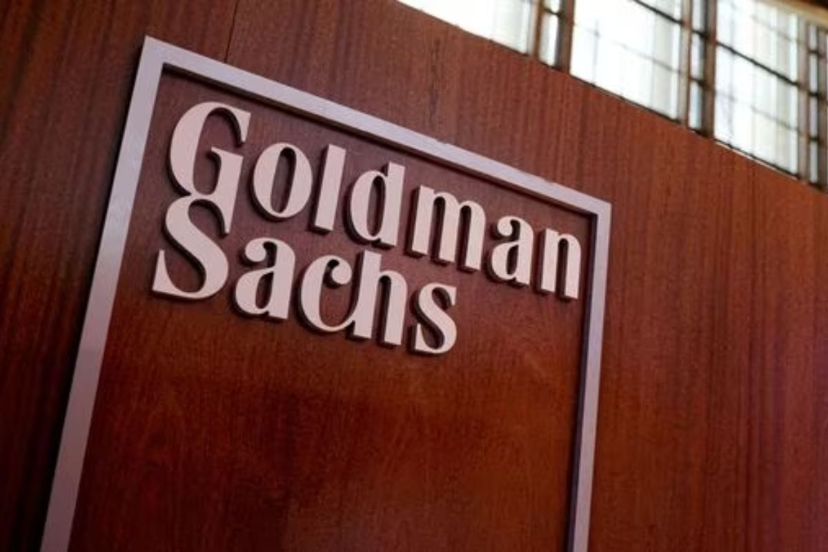 Goldman Sachs Considers Exiting Apple Partnership; Engaging in Discussions with American Express to Take Over Financial Services