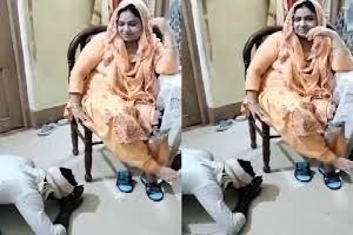 “Forgive Me”, Says Dalit Man To SP Leader Shaheen Begum while kneeling down, Video Viral