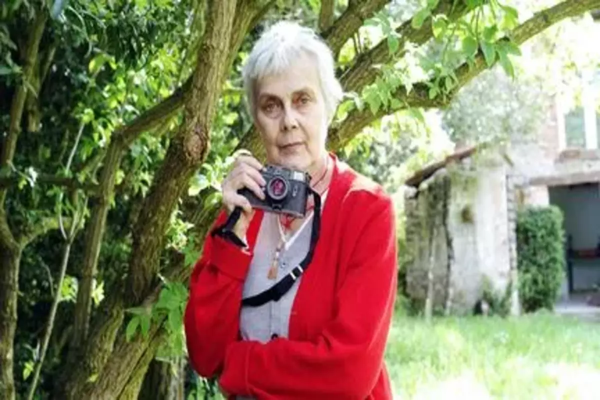 Veteran French War Photographer Marie-Laure De Decker Passes Away At Age 75