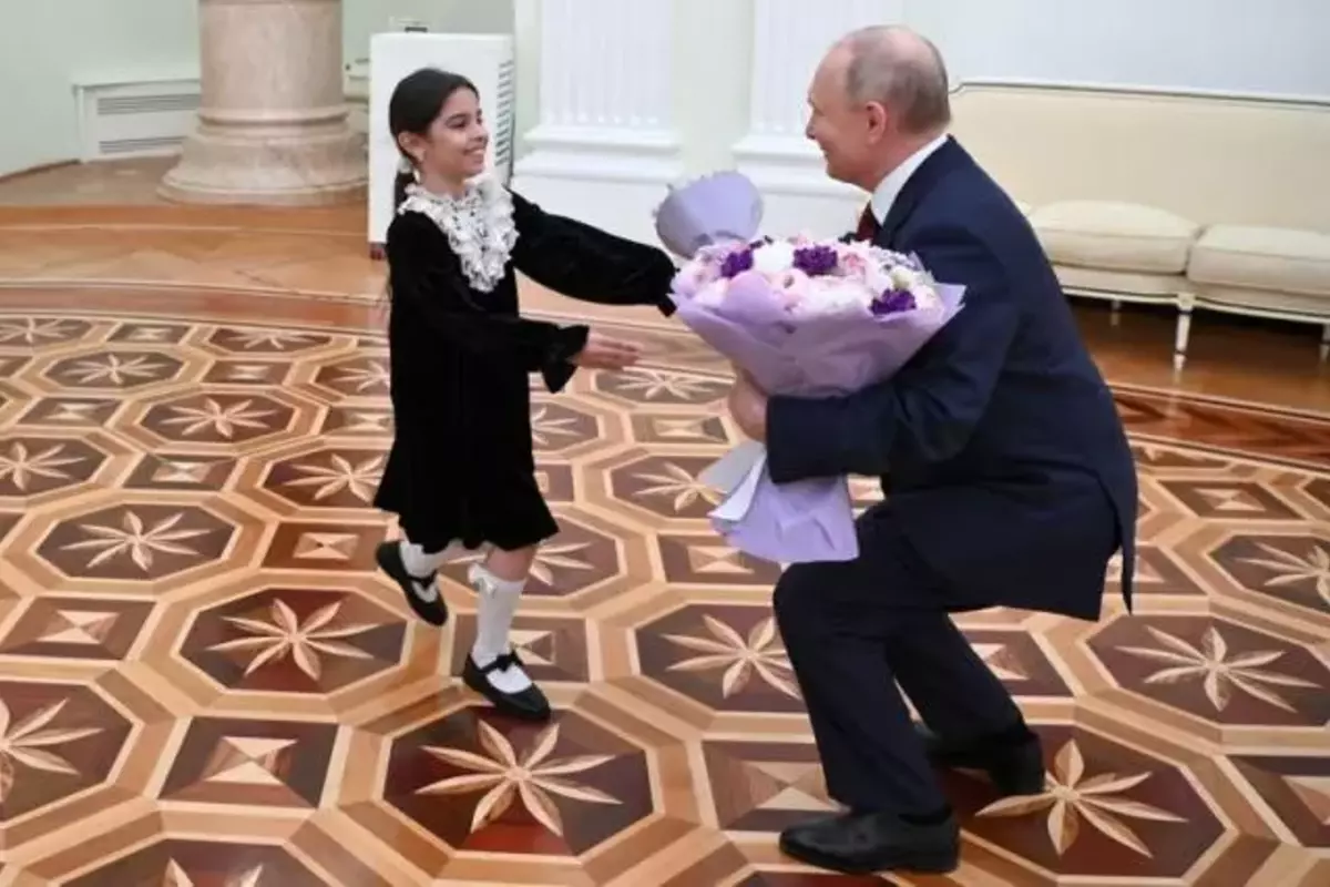 Vladimir Putin’s Strange Phone Call To Minister In Kremlin Stunt