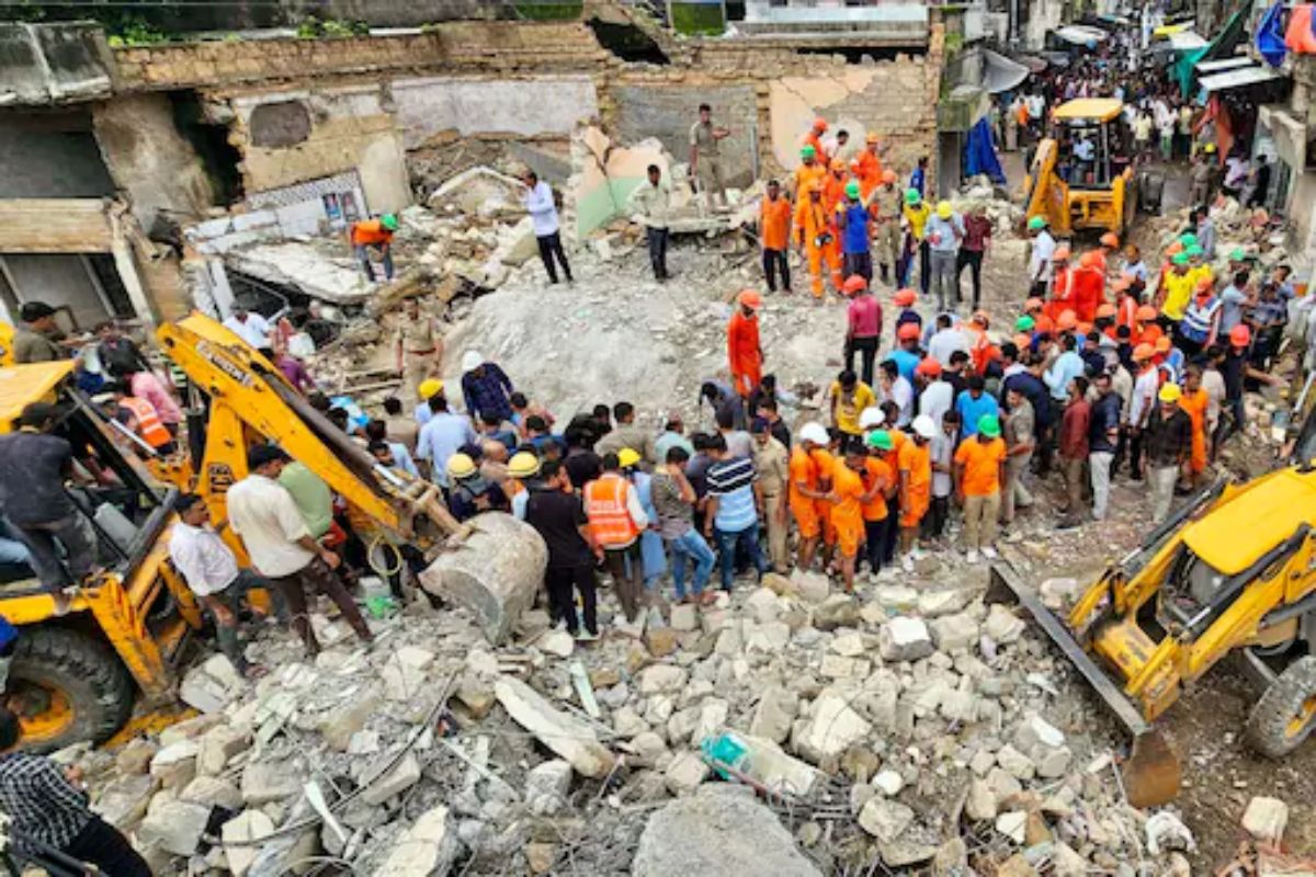 Tragedy Strikes Junagadh, Gujarat: Four Feared Dead In Building Collapse; Ongoing Search-Rescue Efforts