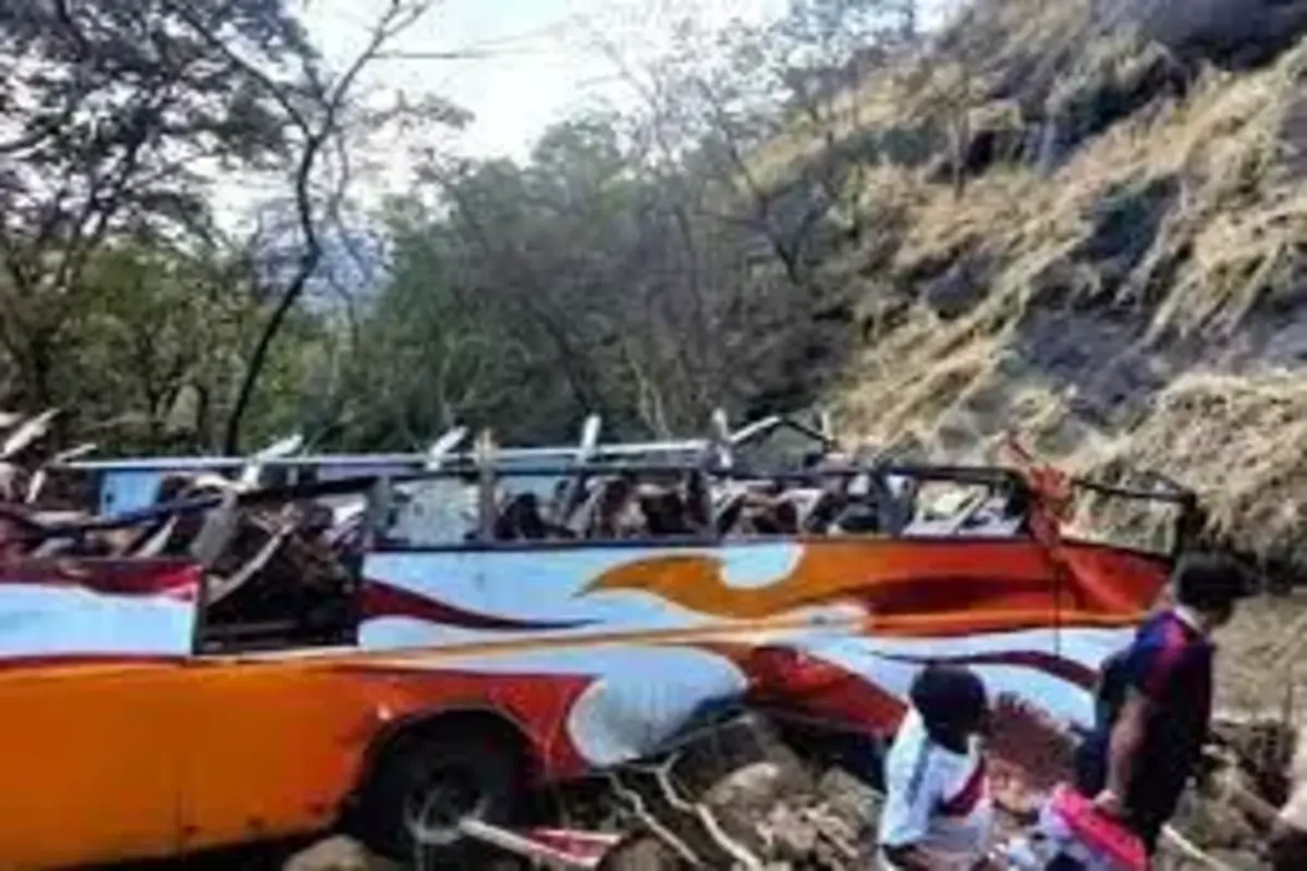 Gilgit-Baltistan Bus Crashes Into Ravine, Killing 8 Tourists