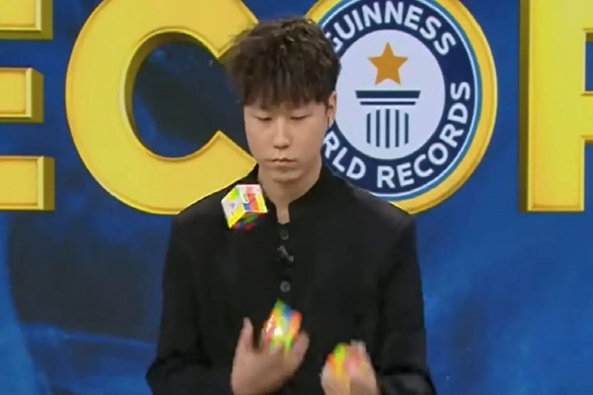 Chinese Man Breaks a World Record of Solving Three Rubik’s Cubes While Juggling Them in Three Minutes