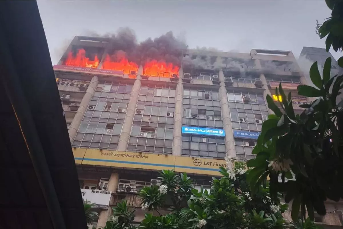 Fire Breaks Out On 9th Floor Of Building In Delhi’s Barakhamba Road
