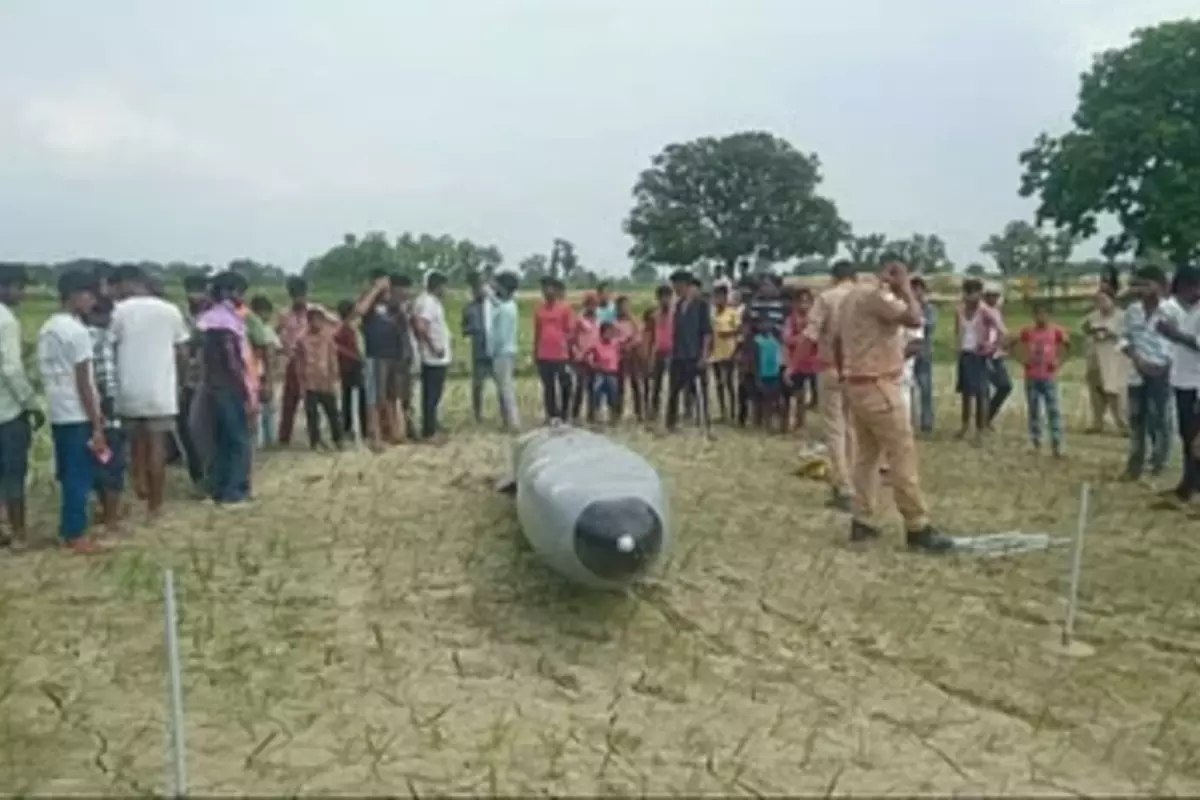 Two fuel tanks fell in the fields of sant kabir nagar