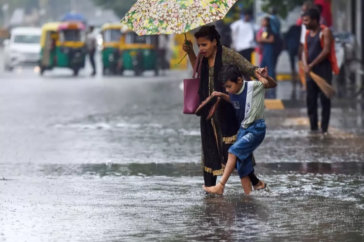On Saturday, Delhi, Noida, and Gurugram Woke Up To Heavy Rain, And The IMD Predicts Further Showers