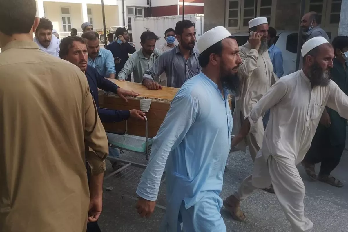 Suicide bombing kills dozens of people at Pakistan political gathering