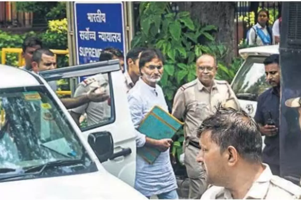 Judges At Supreme Court Taken By Surprise, As Yasin Malik Appears Before Court Unannounced