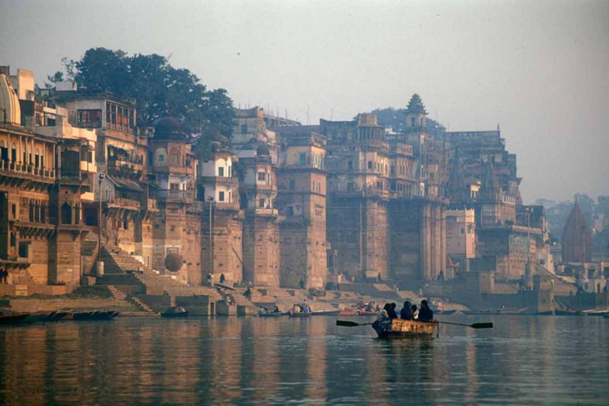 23-year-old Man Dies After Driving Car Into Ganga River With Pregnant Wife In It