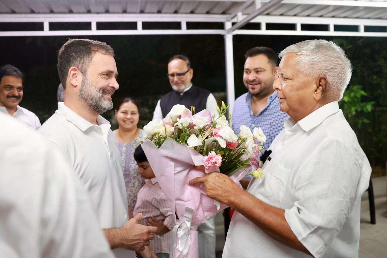 ‘Chef’ Lalu Yadav Showed Amazing Skills In Dinner With Rahul Gandhi, Cooked ‘Champaran Mutton’ Himself