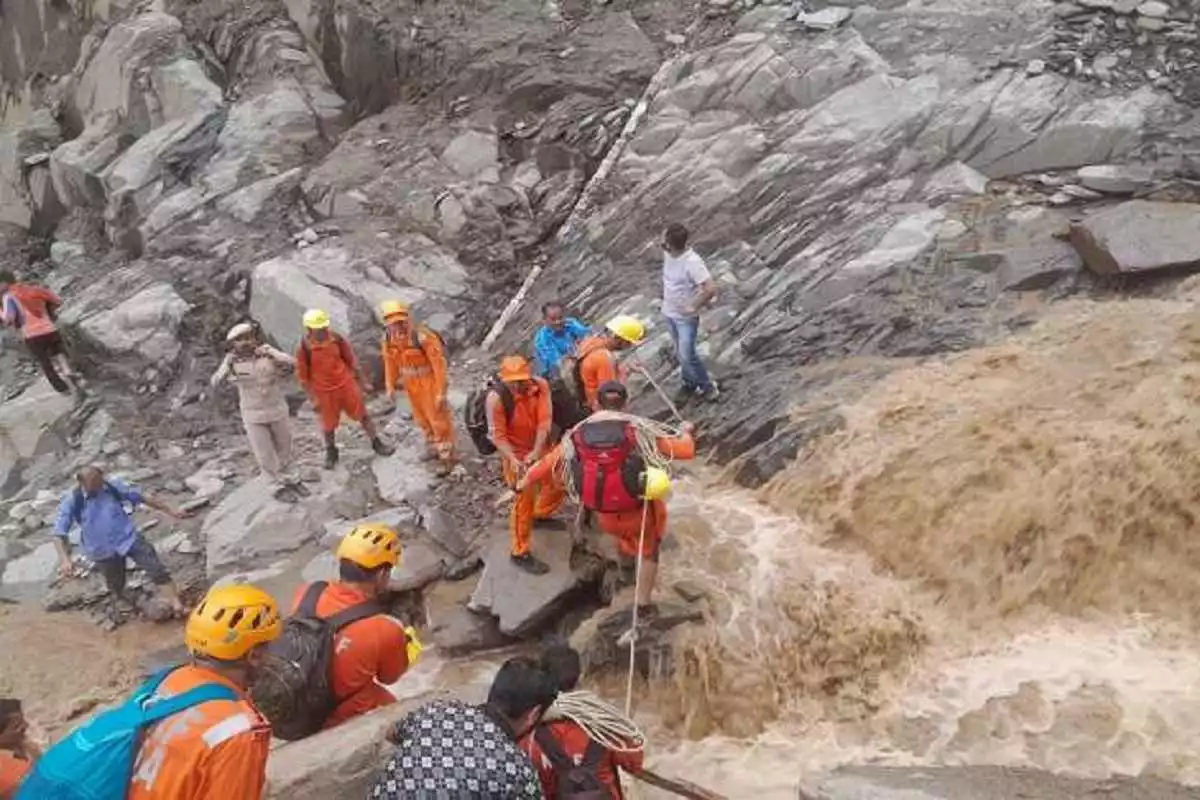 Himachal Weather: 51 Stranded Individuals Rescued By The NDRF In Mandi After a Cloudburst