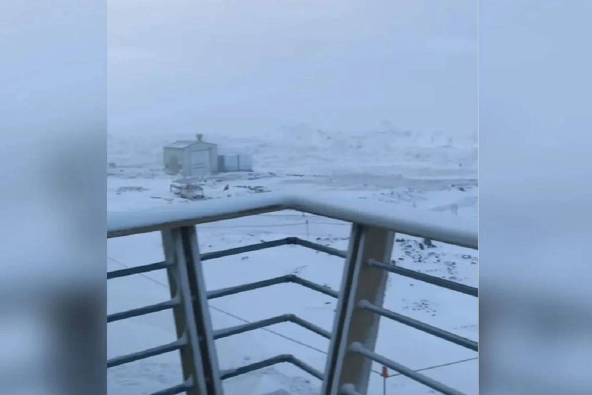 Man Shares a Beautiful Video Of Antarctica, Says “Like Living On Another Planet”