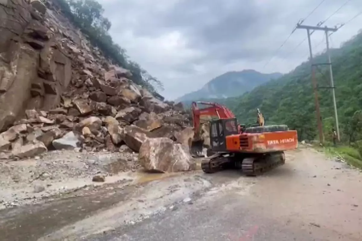 Kullu-Mandi Route Closed After Another Landslip Occurred During Heavy Rains
