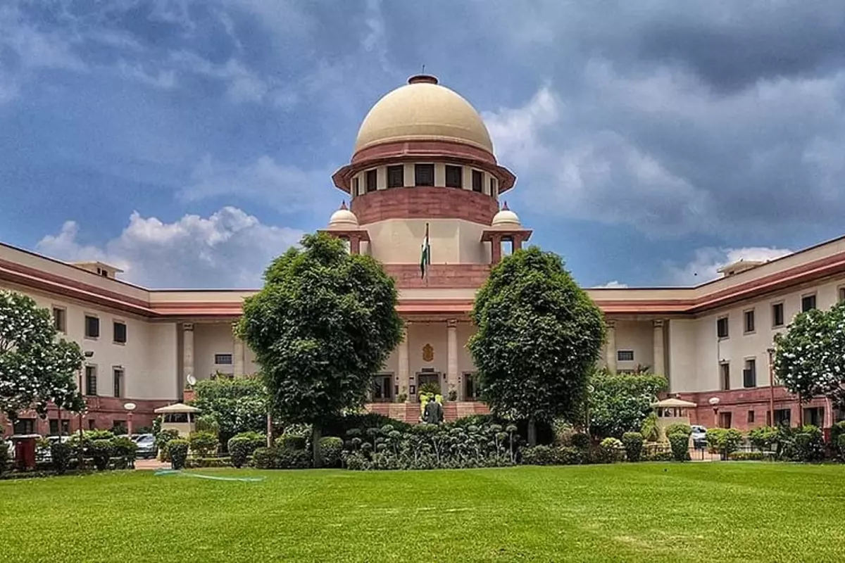 Supreme Court Directs Government To Look Into Lecturer’s Suspension, Whether Its Due To His Appearance In Article 370 Case