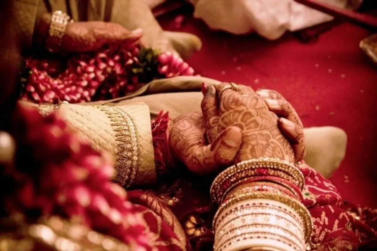 Korean lady Travel To India To Marry Her Lover From UP, Expresses Love For The Nation