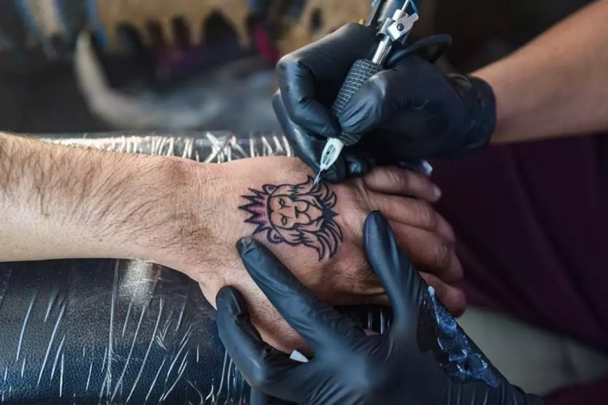 Think Twice Before Getting Inked! Several People Have Reportedly Been Infected With HIV By Getting a Tattoo In Varanasi